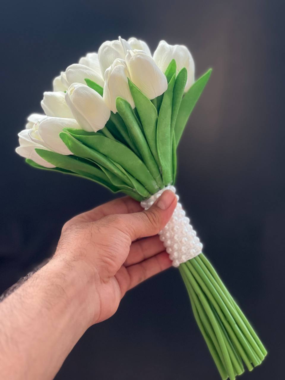 دسته گل عروس ۱۹ شاخه ساده همراه با مروارید