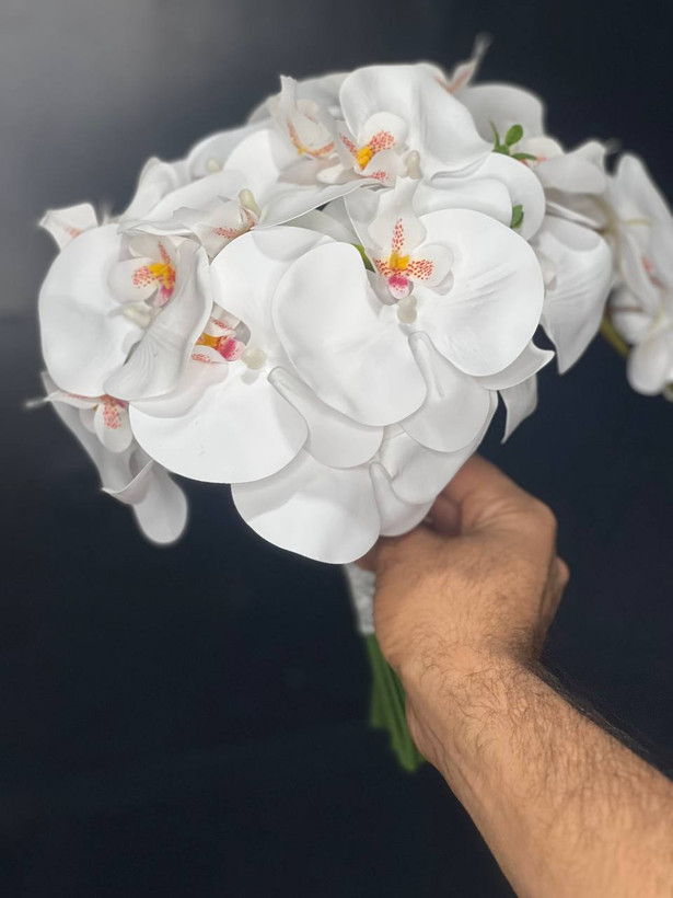 دسته گل عروس ارکیده مدل آبشاری همرا با گل کت داماد