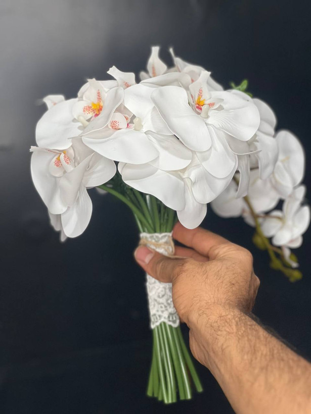 دسته گل عروس ارکیده مدل آبشاری همرا با گل کت داماد
