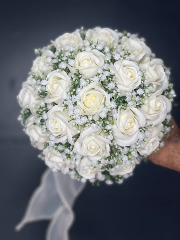 دسته گل عروس رز صابونی همراه با ژیپسو