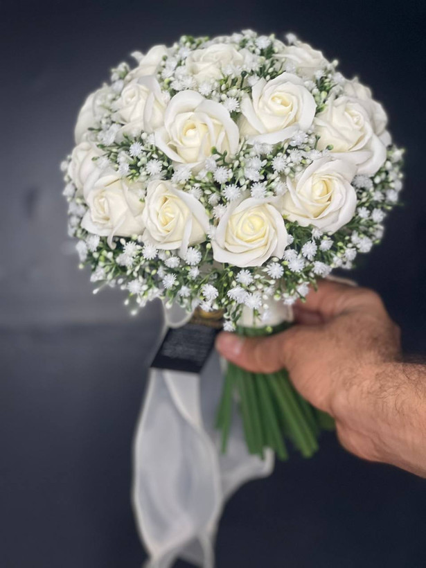 دسته گل عروس رز صابونی همراه با ژیپسو