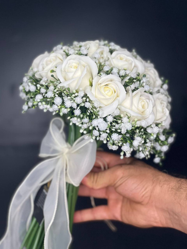 دسته گل عروس رز صابونی همراه با ژیپسو