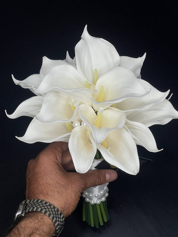 دسته گل عروس شیپوری ( کاله لیلی ) رنگ ثابت