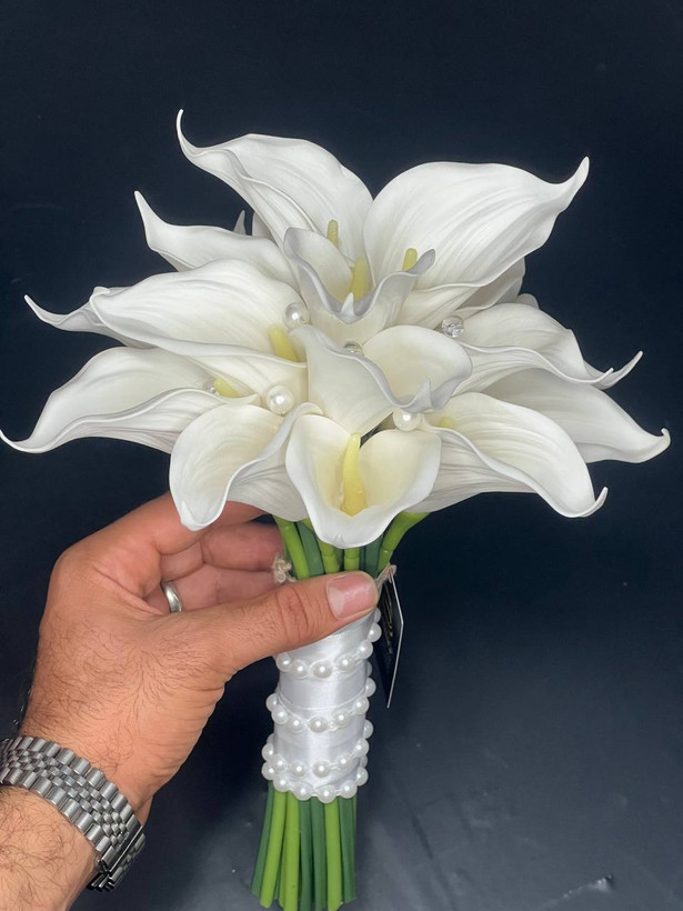 دسته گل عروس شیپوری ( کاله لیلی ) رنگ ثابت