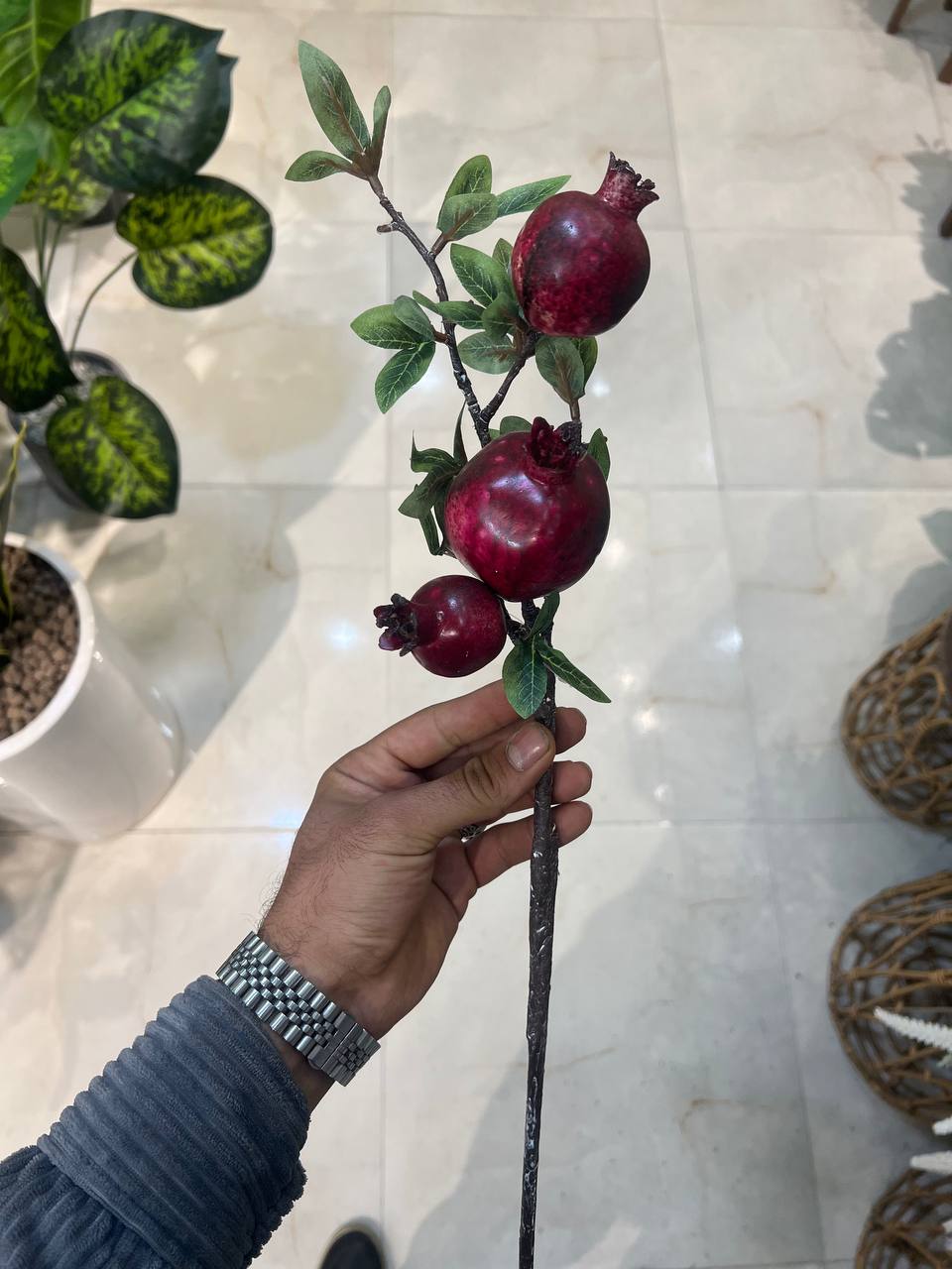 شاخه انار مصنوعی درجه 1 وارداتی ۳میوه متوسط رو میزی (ویژه یلدا)