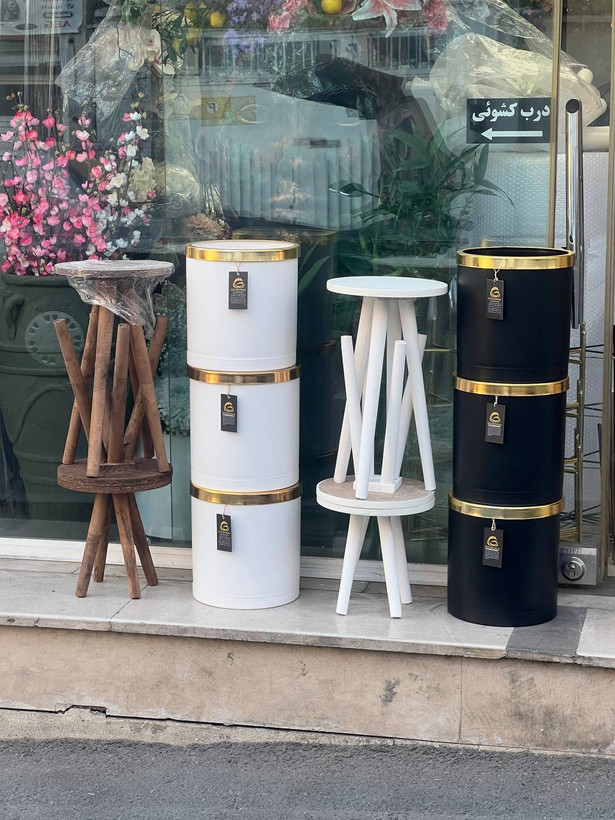 استند چوبی ۳عددی با گلدان پلیمری سفید دهنه۲۵