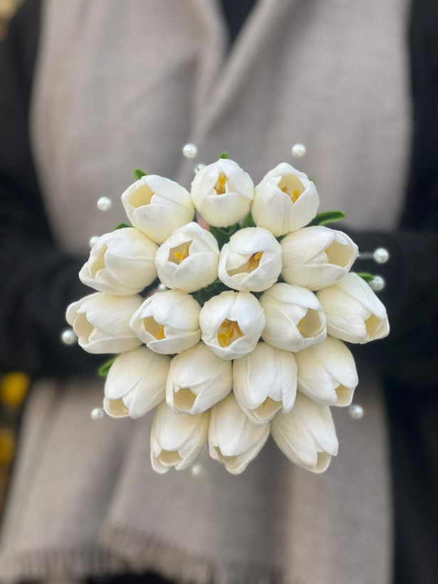 دسته گل لاله لمسی 19شاخه با دیزاین مروارید