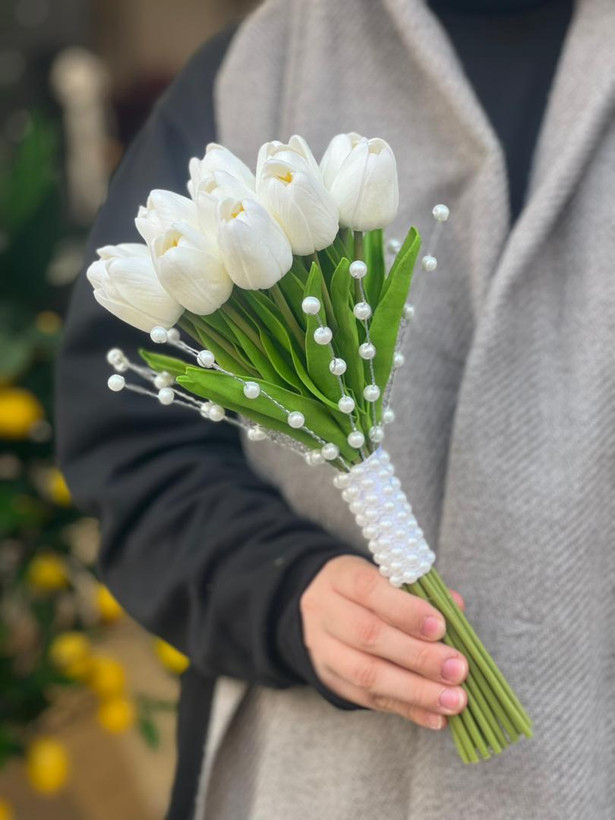 دسته گل لاله لمسی 19شاخه با دیزاین مروارید