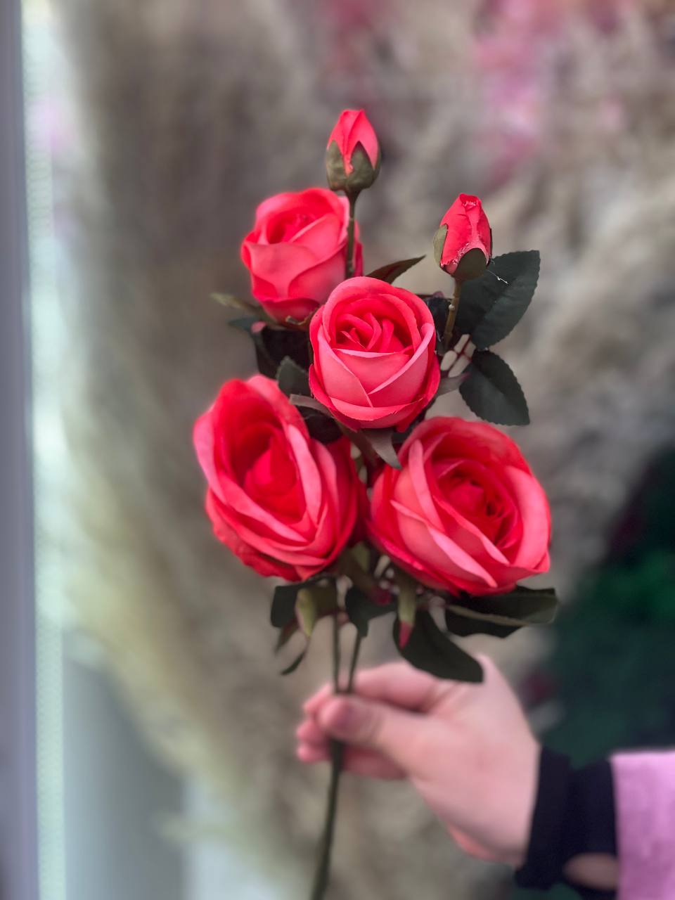 شاخه رز 2گل و یک غنچه وارداتی رنگ سرخ ابی ارتفاع60سانتی
