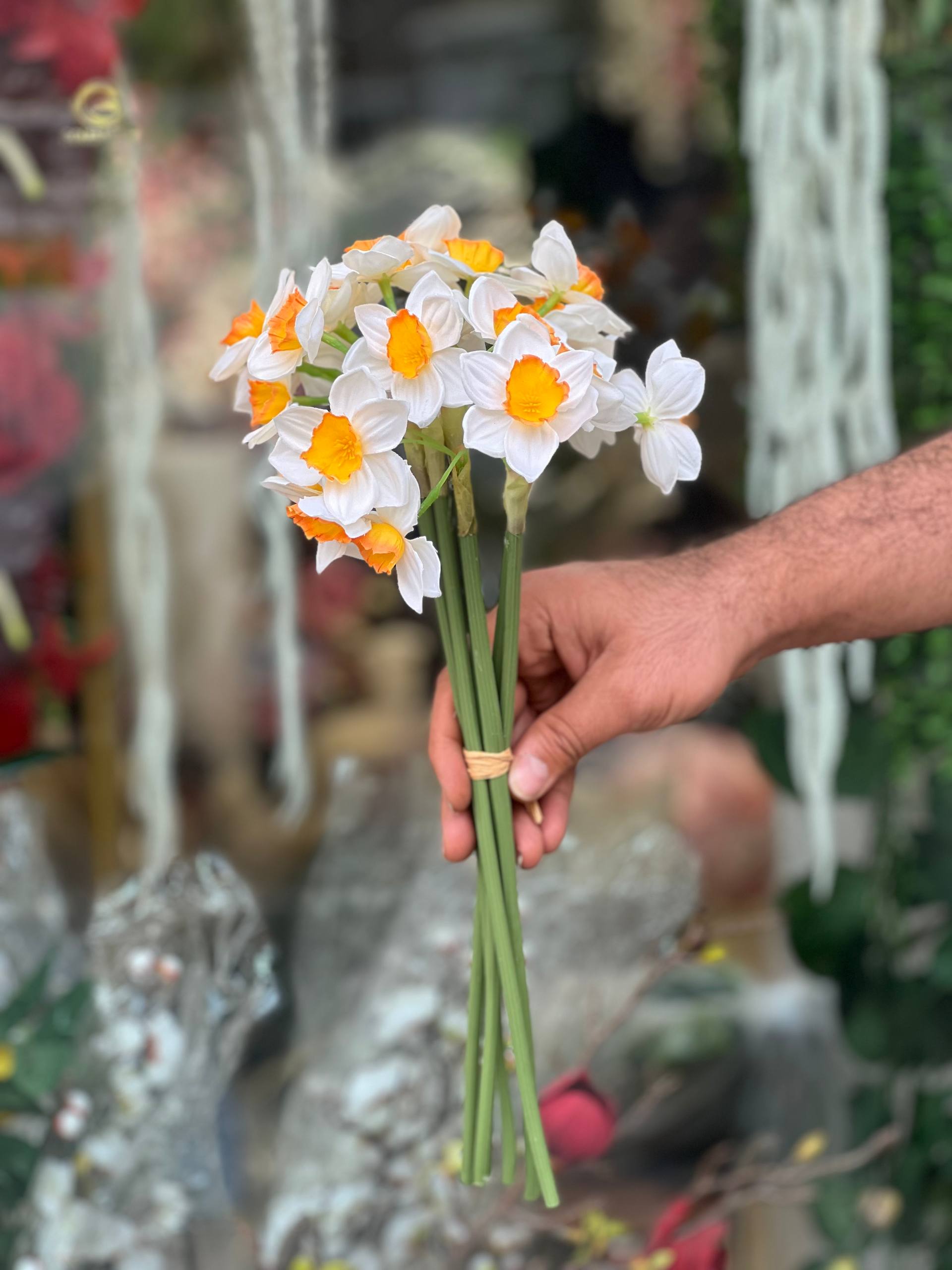 نرگس مصنوعی ۶ شاخه (سفید. نارنجی)