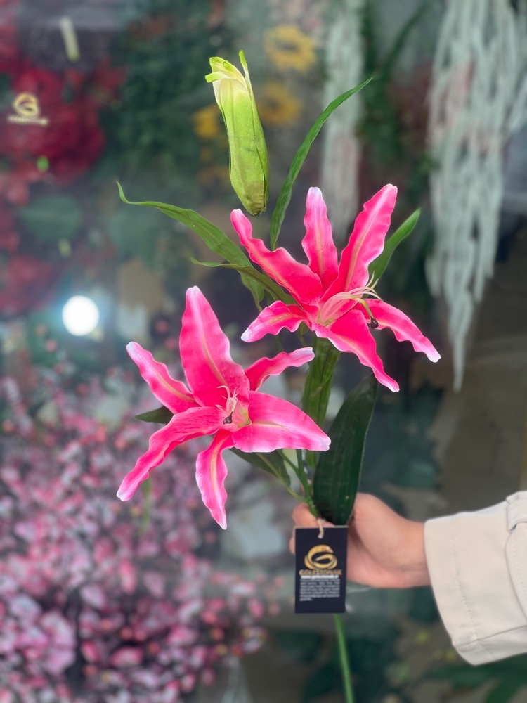 شاخه لیلیوم پارچه ایی ۲گل و یک غنچه صورتی