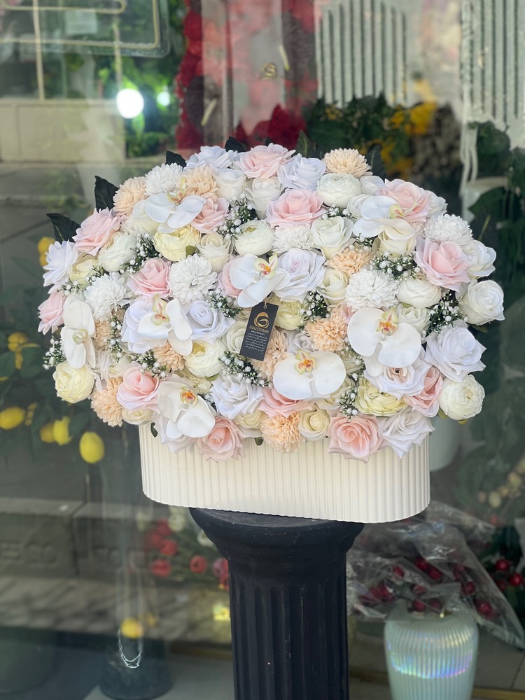 باکس گل مصنوعی باگلهای مصنوعی درجه1 تم رنگی (سفید گلبهی صورتی)