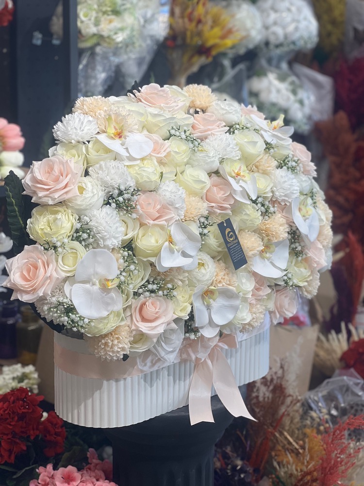 باکس گل مصنوعی باگلهای مصنوعی درجه1 تم رنگی (سفید گلبهی صورتی)
