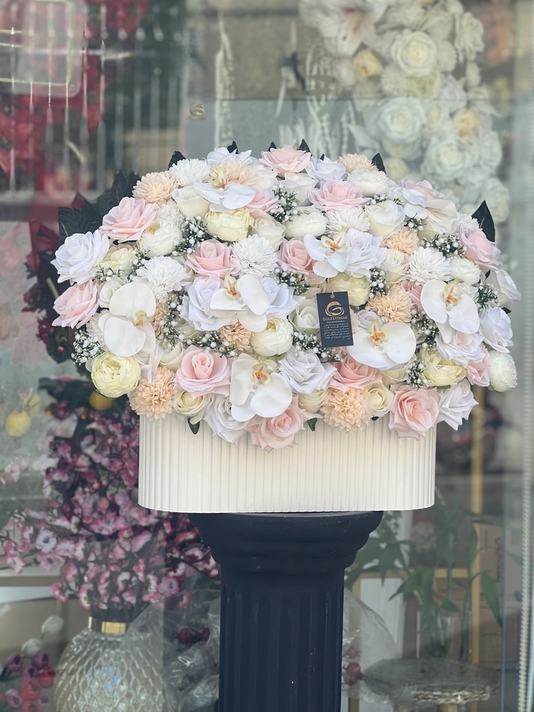 باکس گل مصنوعی باگلهای مصنوعی درجه1 تم رنگی (سفید گلبهی صورتی)