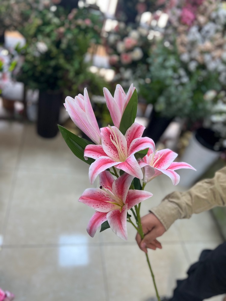 شاخه لیلیوم ۳گل و دو غنچه رنگ صورتی مصنوعی وارداتی