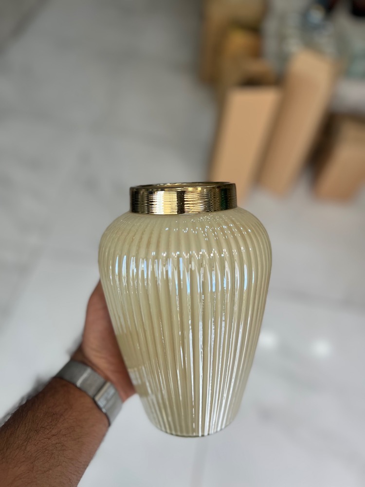 گلدان شیشه ای مدل بهار خط دار کوچک رنگ عسلی