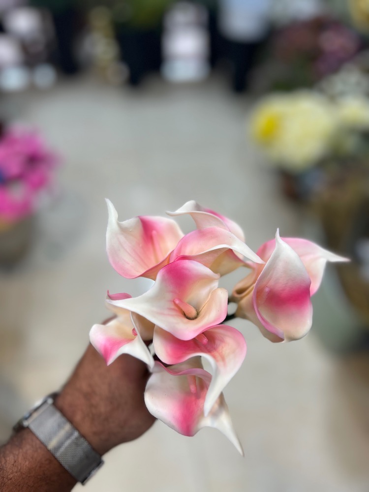 گل شیپوری مصنوعی (سفید صورتی) لمسی وارداتی بدون تغییر رنگ بسته۵عددی
