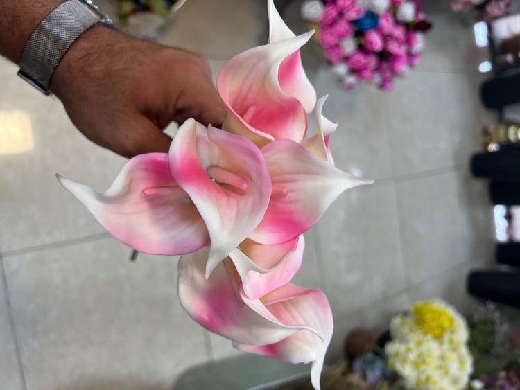 گل شیپوری مصنوعی (سفید صورتی) لمسی وارداتی بدون تغییر رنگ بسته۵عددی