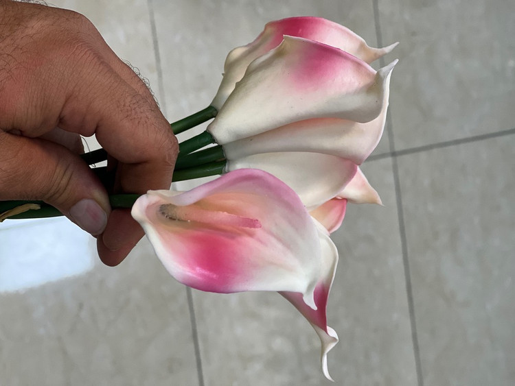 گل شیپوری مصنوعی (سفید صورتی) لمسی وارداتی بدون تغییر رنگ بسته۵عددی