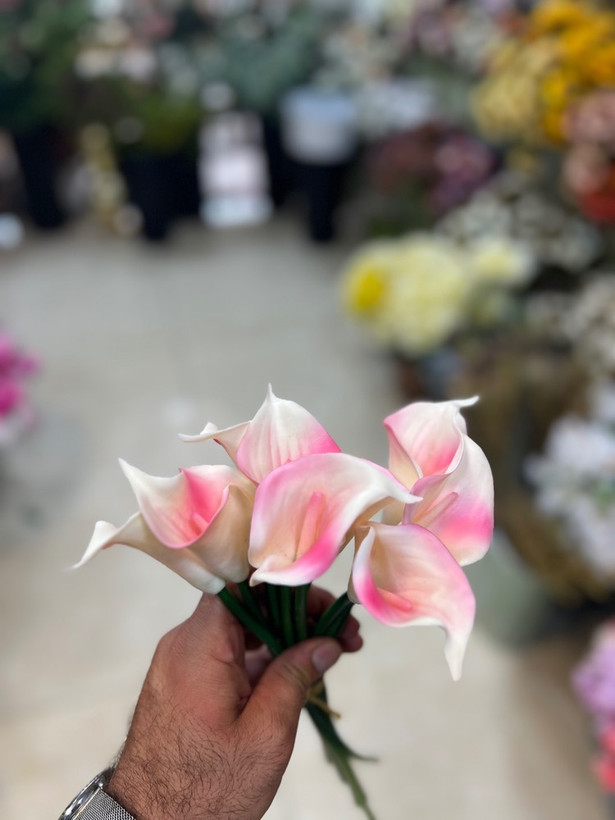 گل شیپوری مصنوعی (سفید صورتی) لمسی وارداتی بدون تغییر رنگ بسته۵عددی