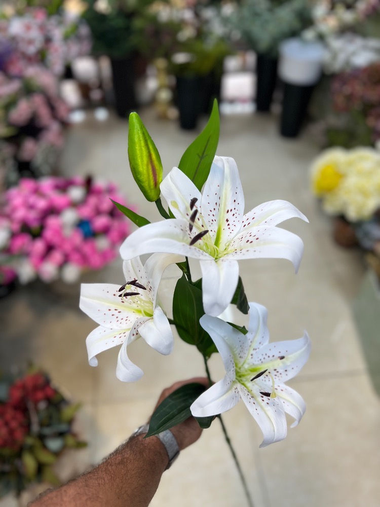 گل مصنوعی لیلیوم لمسی3گل و یک غنچه سفید خالدار وارداتی
