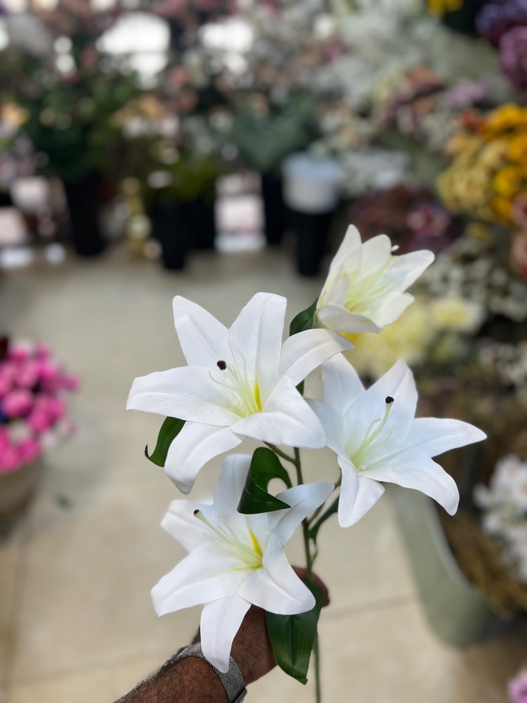 گل مصنوعی لیلیوم لمسی3گل و یک غنچه باز سفید وارداتی