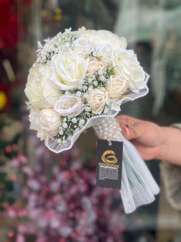 دسته گل عروس مصنوعی مدل دینا