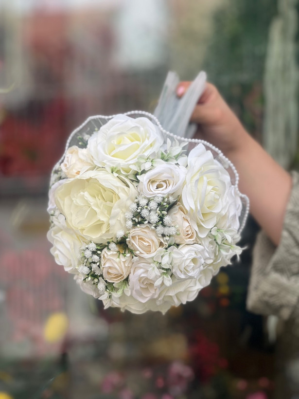 دسته گل عروس مصنوعی مدل دینا