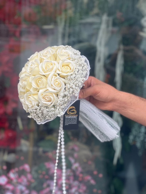 دسته گل عروس رز مصنوعی صابونی ۱۸شاخه با گل ژیپسوفیلا طبیعی