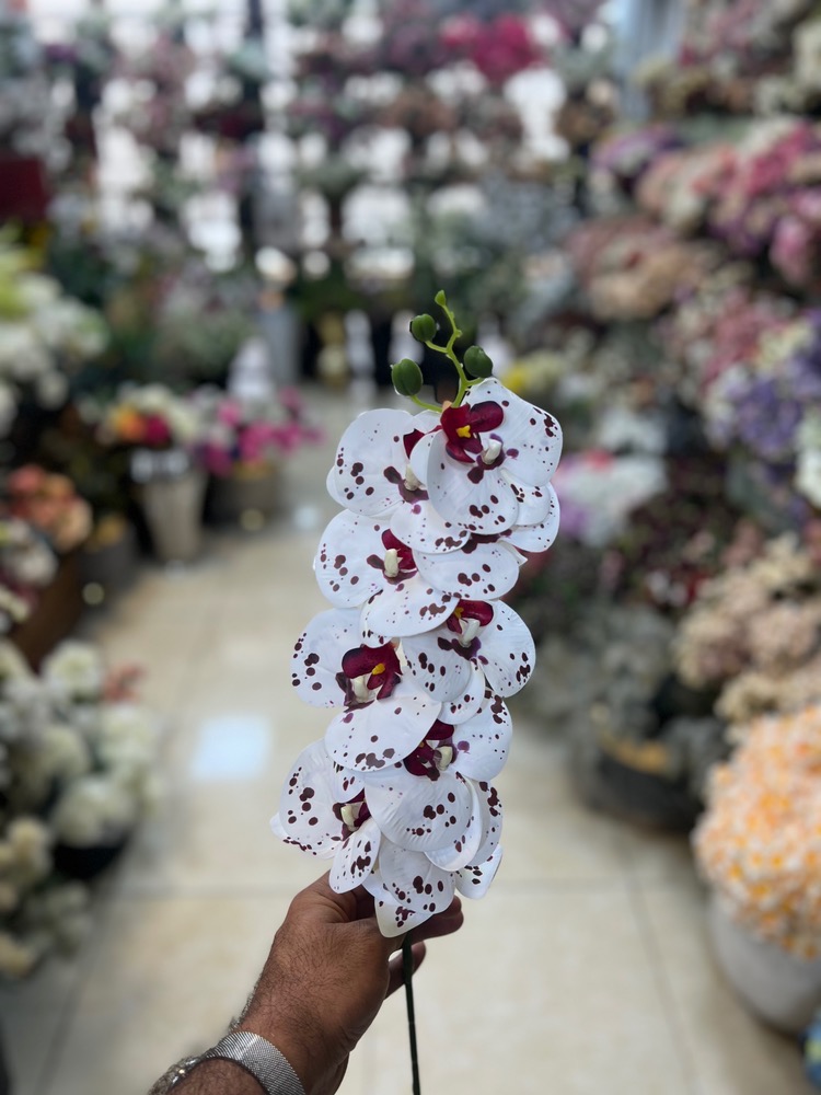 ارکیده مصنوعی ۹گل لمسی رنگ سفید خالخالی