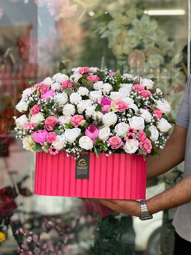 باکس گل مصنوعی سرخ آبی باگلهای مصنوعی درجه1 تم رنگی (سفیدصورتی)
