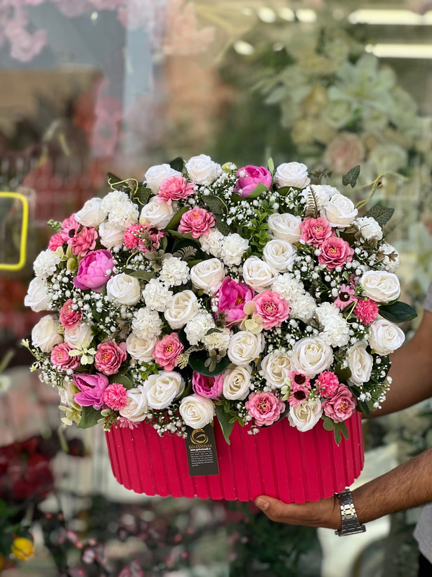 باکس گل مصنوعی سرخ آبی باگلهای مصنوعی درجه1 تم رنگی (سفیدصورتی)