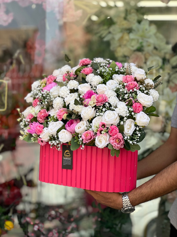 باکس گل مصنوعی سرخ آبی باگلهای مصنوعی درجه1 تم رنگی (سفیدصورتی)