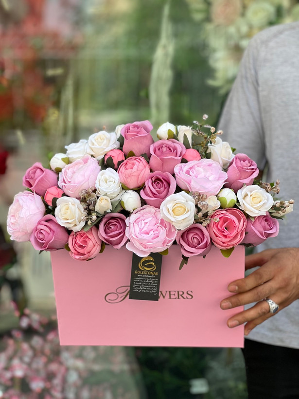 باکس گل مصنوعی رنگ یاسی باگلهادرجه1 رز پیونی و برگ
