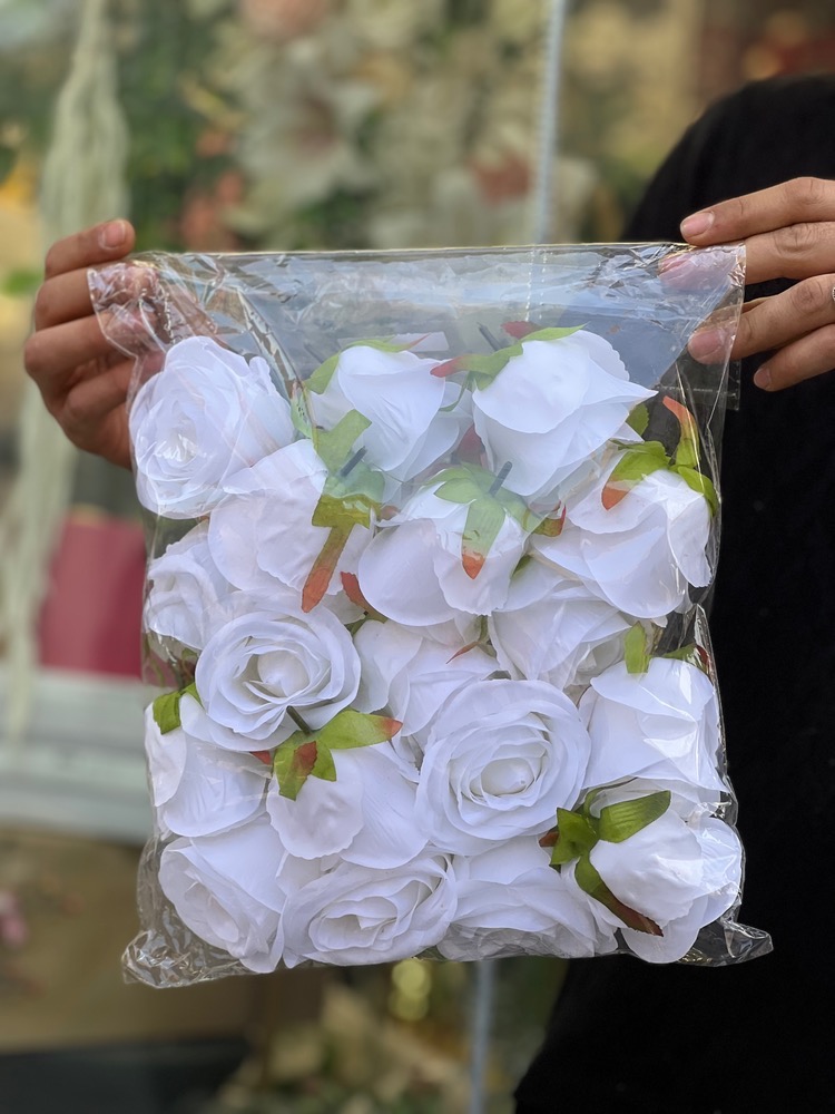 سرگل رز مخملی رنگ سفید بسته۱۸عددی
