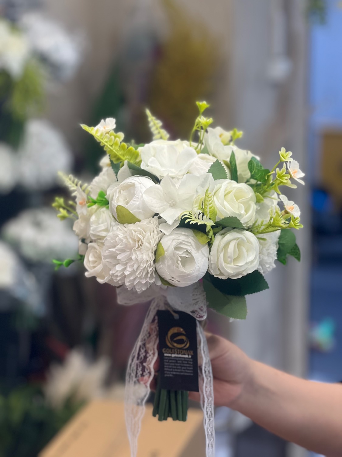 دسته گل عروس ترکیبی با برگ سبز