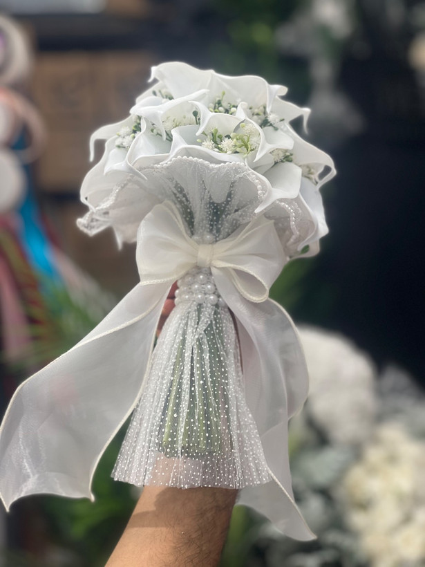 دسته گل عروس ۳۰ شاخه شیپوری