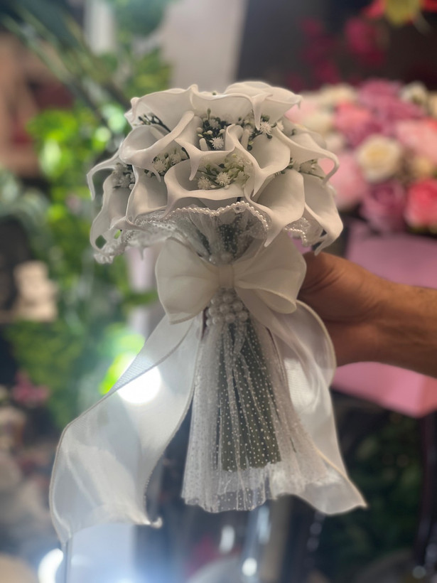 دسته گل عروس ۳۰ شاخه شیپوری