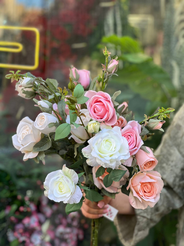 شاخه رز فرانسوی ۶گل وارداتی رنگ گلبهی