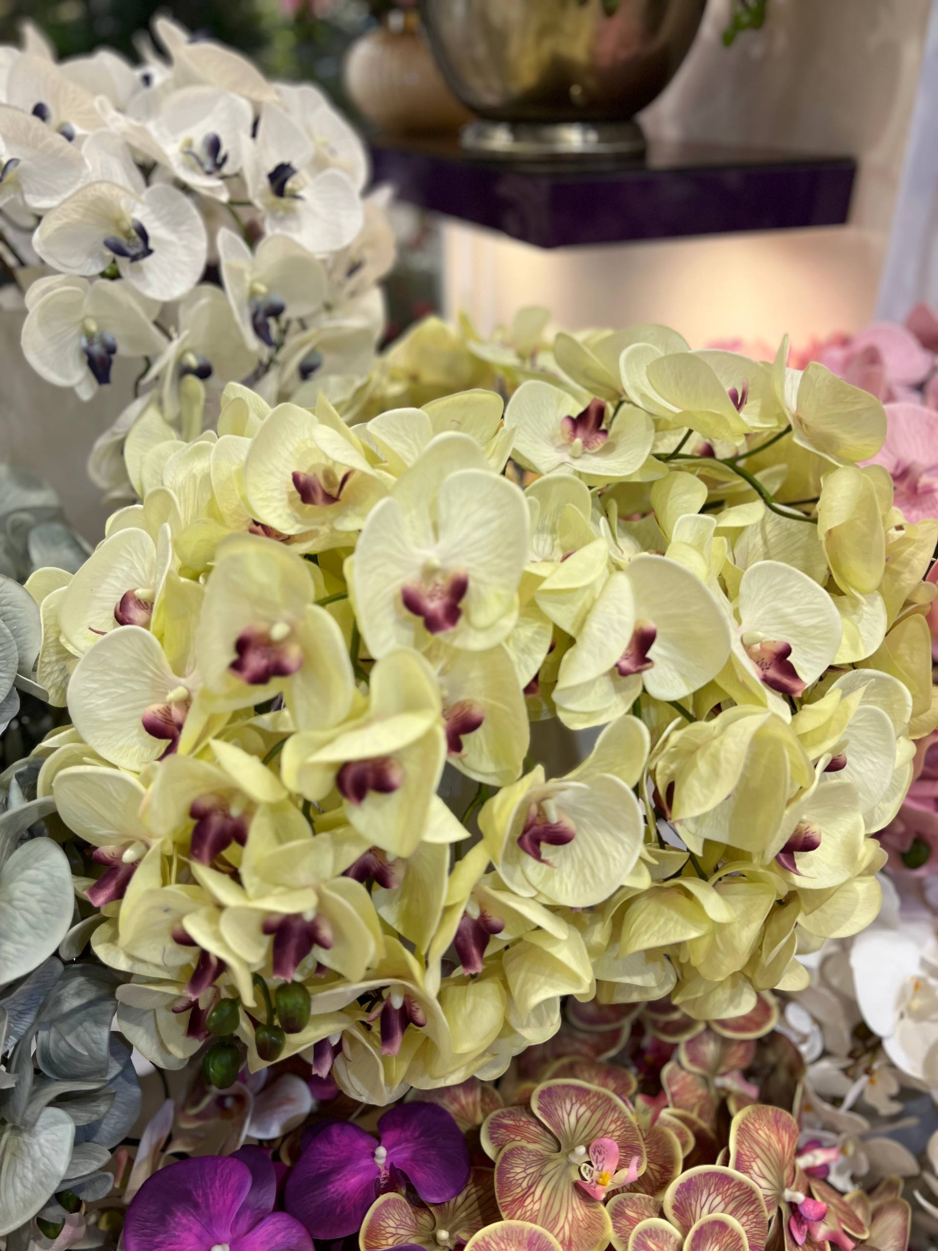 گل مصنوعی ارکیده چرمی وارداتی رنگ لیمویی
