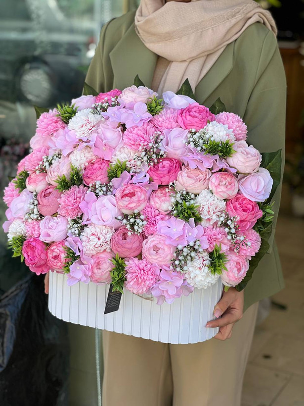 باکس گل مصنوعی با گلهای وارداتی( تم صورتی گلبهی)