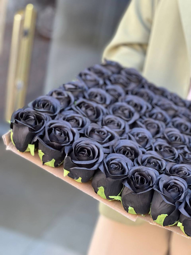 سرگل رز باکارا بدون ساقه مصنوعی مشکی ۱۰ عددی وارداتی