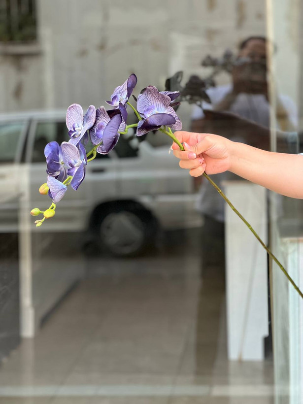 گل مصنوعی ارکیده چرمی وارداتی (تم آبی بنفش سرمه ای)