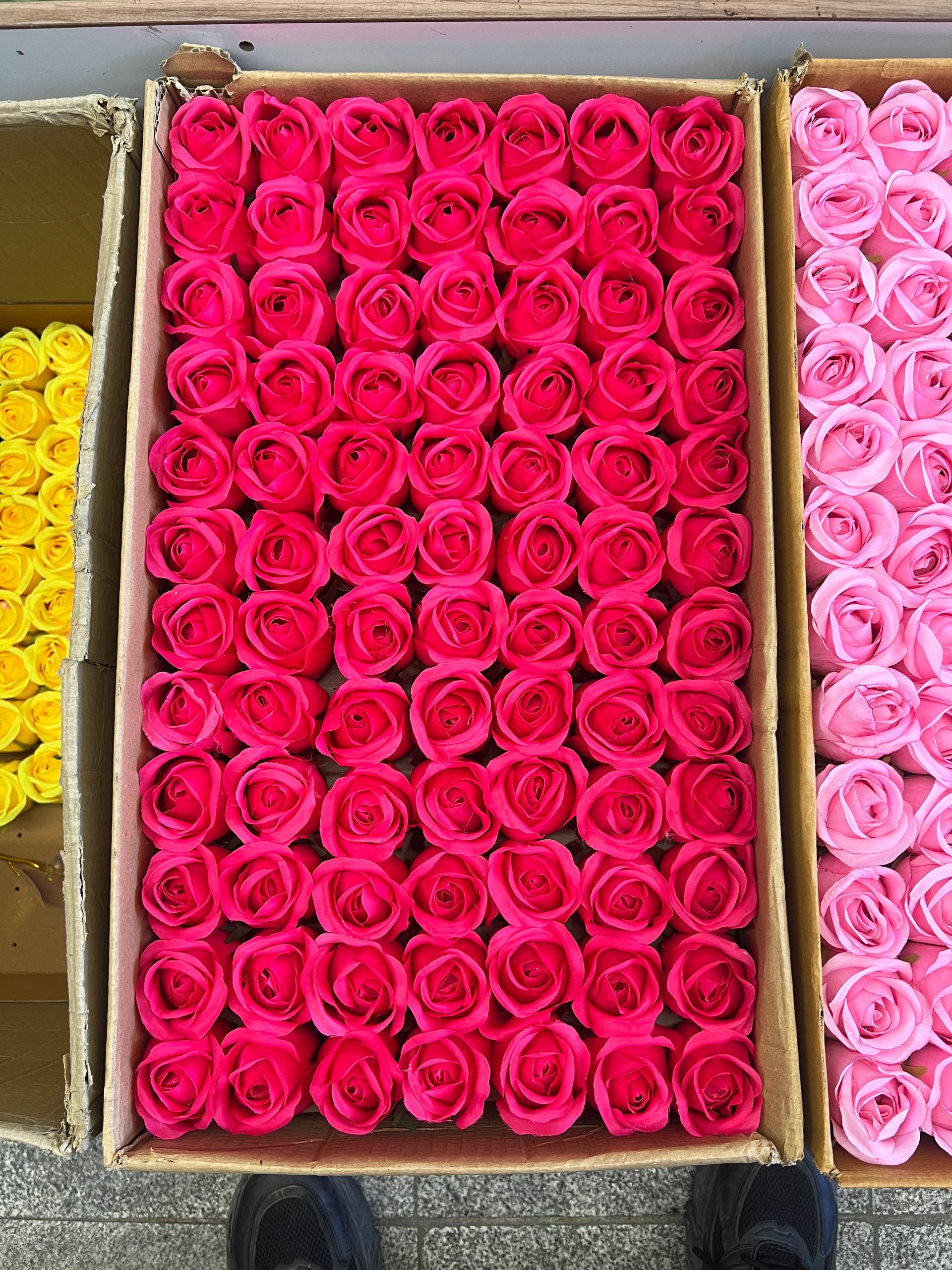 سرگل رز باکارا بدون ساقه مصنوعی سرخ ابی۱۰ عددی وارداتی